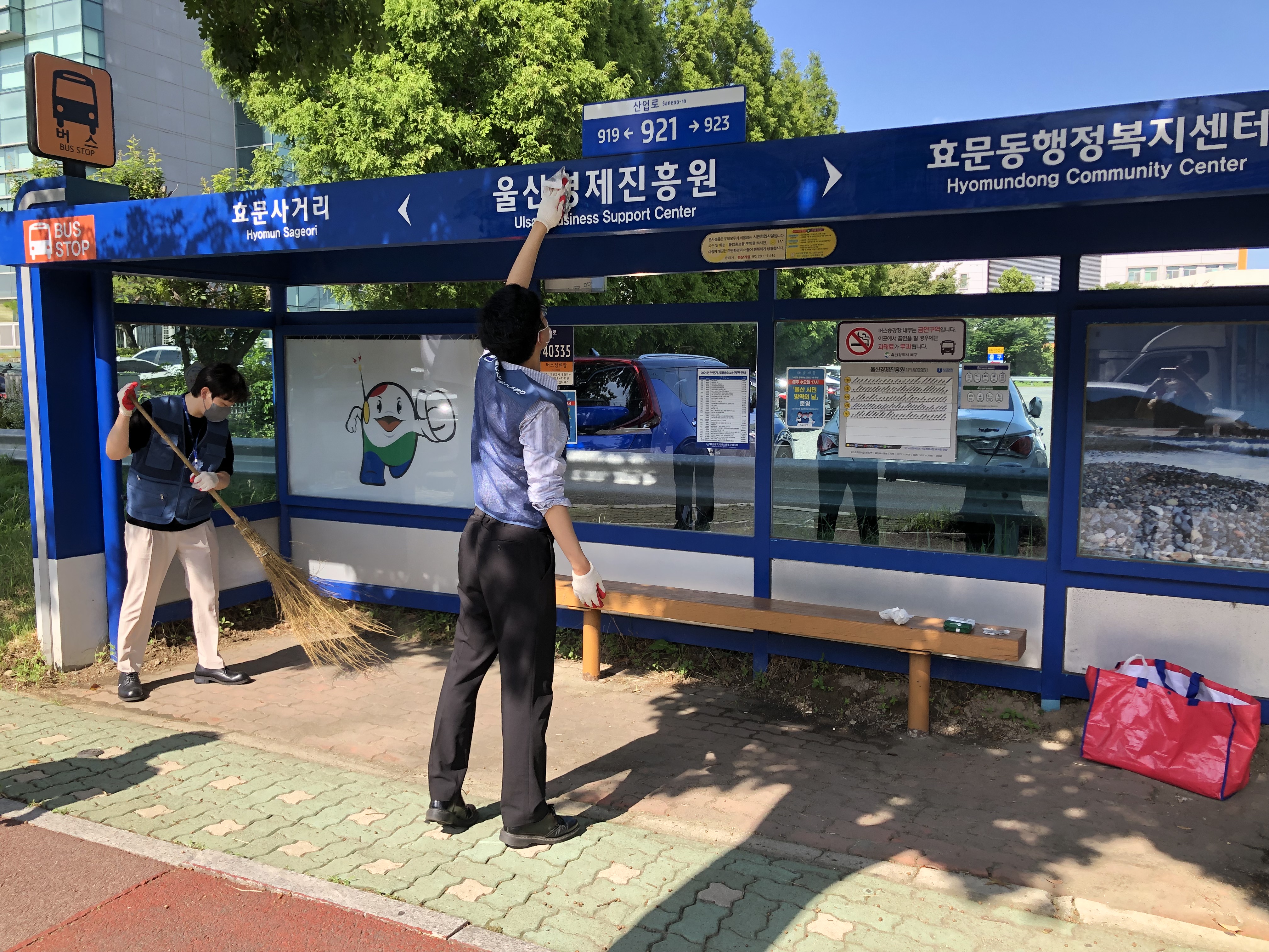 2022년 7월 '클린 버스정류장' 봉사활동 참여